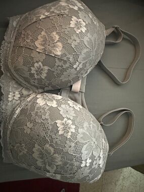 Victoria's Secret Lace Push-Up Bra in Light Taupe Gray